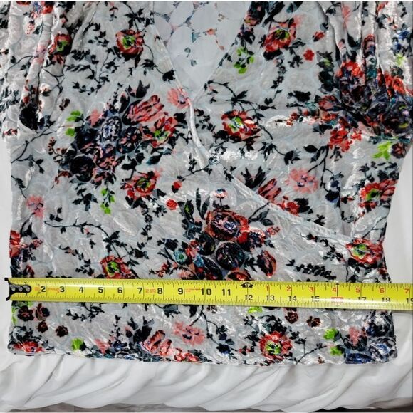Anthropologie maeve Umi Wrap Top Floral Print Velvet Sz Xs - Picture 8 of 11